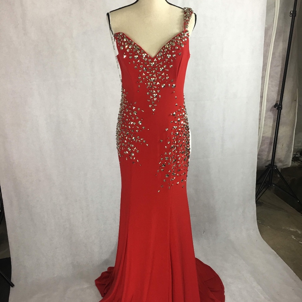 - PARTY TIME FORMALS | RED Gown 6514 | 10